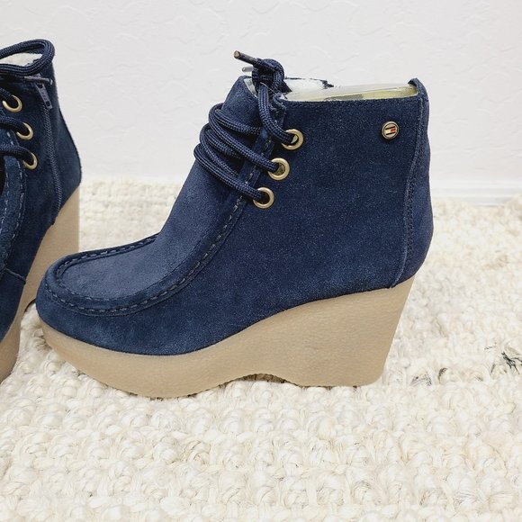NEW Tommy Hilfiger Sherpa-lined Suede LaceUp Wedge - Picture 3 of 9